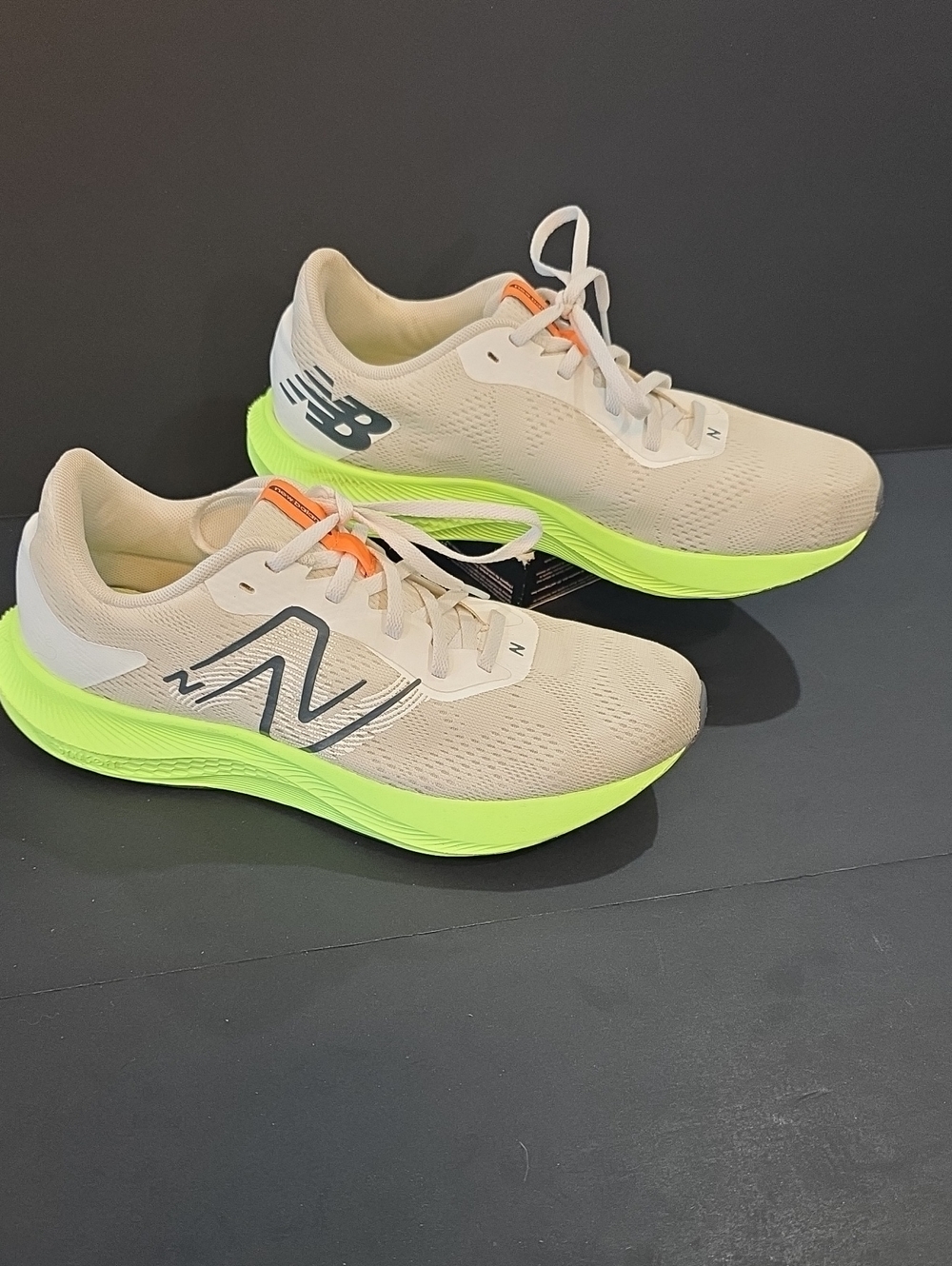New Balance Dynasoft Women's Beige Mesh Runners Neon Yellow-Green Sole Size 9